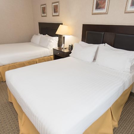 Holiday Inn Express Hotel & Suites Erie An Ihg Hotel North East Exterior photo